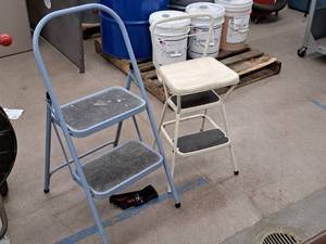 lot 131 image: 2-Step Step Ladder, Stool