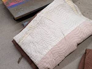 lot 78 image: Lot of (4) Moving Blankets