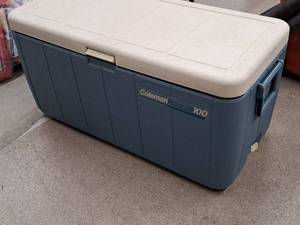 lot 76 image: Coleman PolyLite 100 Chest Cooler