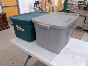 lot 517 image: Lot of (2) Plastic Storage Bin with Lid