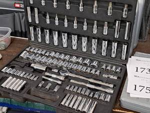 lot 176 image: Stanley Mechanics Tool Set 110-piece