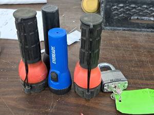 lot 181 image: (4) Flash Lights and (1) Master Lock Padlock w Keys