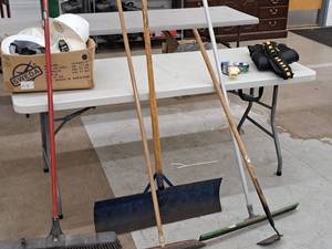 lot 193 image: Lot of (5) OutdoorGarden Hand Tools - Snow Shovel, Squeegee, Hoe, Push Brooms (x2)