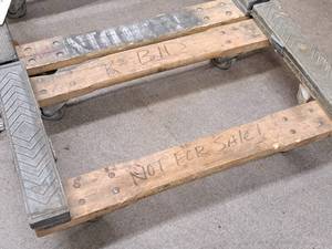 lot 533 image: 31 Moving Dolly with Rubber Grip