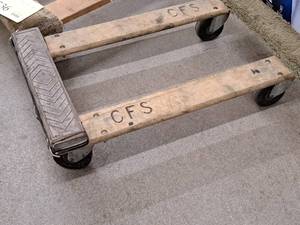 lot 535 image: 31 Moving Dolly with Rubber Grip