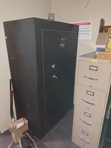 lot 69 image: Gun Safe