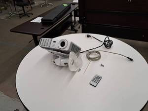 lot 202 image: Vivitek DLP HDMI Projector with Ceiling Mount and Remote Control