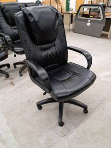 lot 219 image: Leather Rolling Executive Office Arm Chair