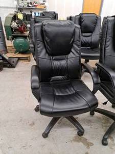 lot 220 image: Leather Rolling Executive Office Arm Chair
