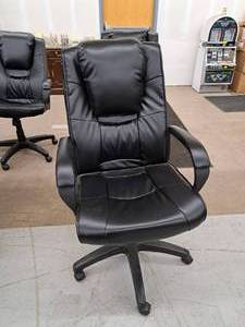 lot 222 image: Leather Rolling Executive Office Arm Chair