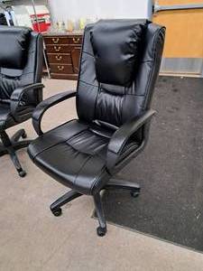 lot 223 image: Leather Rolling Executive Office Arm Chair
