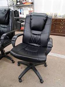 lot 224 image: Leather Rolling Executive Office Arm Chair