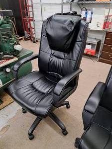 lot 225 image: Leather Rolling Executive Office Arm Chair
