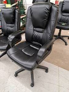lot 226 image: Leather Rolling Executive Office Arm Chair