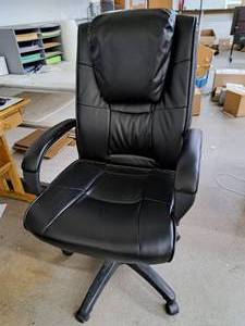 lot 228 image: Leather Rolling Executive Office Arm Chair