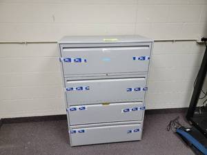 lot 543 image: 2 Filing cabinets