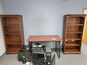 lot 547 image: 2 Bookcase and table