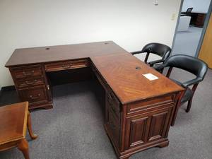 lot 548 image: Corner desk, side table and chairs