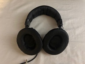 lot 32 image: AUDIO-TECHNICA ATH-M40fs Precision Studio Headphones