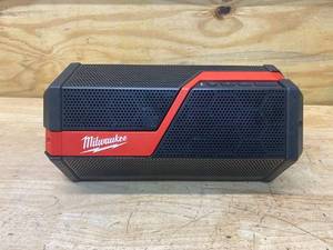 lot 28 image: MILWAUKEE M18M12 Lithium-Ion Cordless Wireless Jobsite Speaker (Battery Not Included)