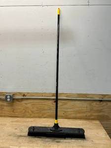 lot 48 image: QUICKIE 24 Bulldozer Broom