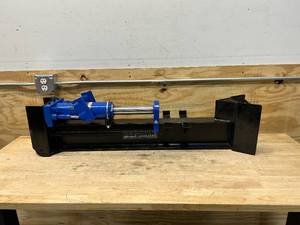 lot 80 image: BILT HARD Manual Log Splitter