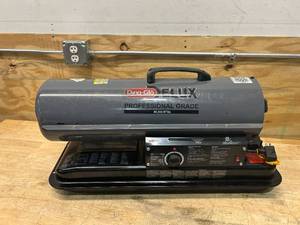 lot 84 image: DYNA-GLO DELUX 80K BTU Forced Air Kerosene Portable Heater