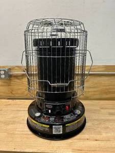 lot 123 image: Dyna-Glo 23800-BTU Convection IndoorOutdoor Kerosene Heater