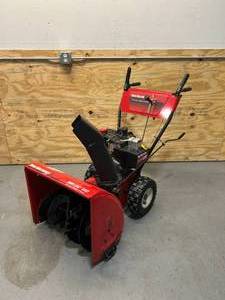 lot 129 image: YARD MACHINES 8HP24 Snow Blower