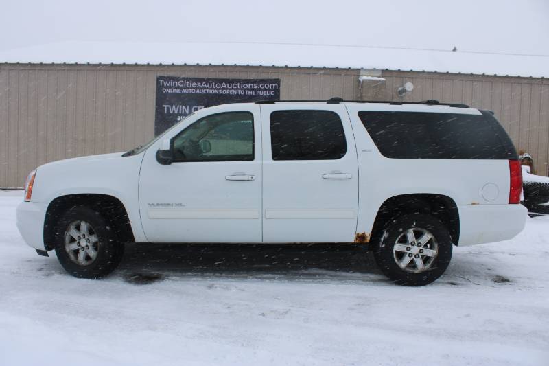 lot 9G image: 2011 GMC Yukon XL SLT - 4X4