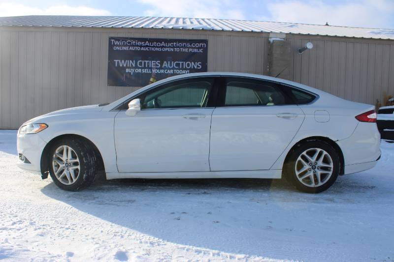 lot 4A image: 2015 Ford Fusion SE - 2 OWNERS