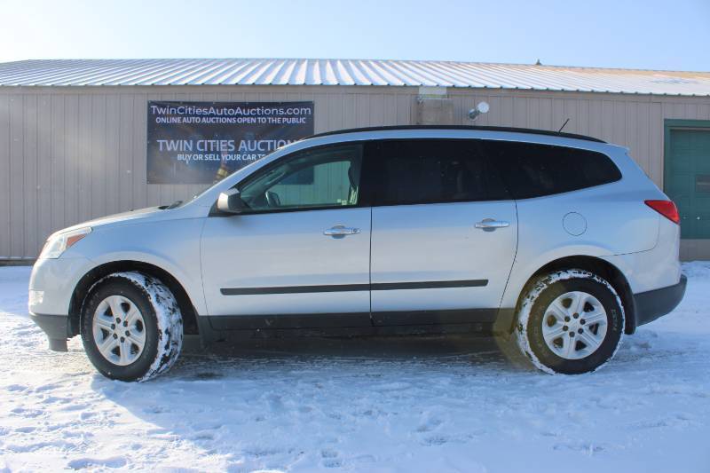 lot 3J image: 2012 Chevrolet Traverse LS - 2 OWNERS - NO RESERVE