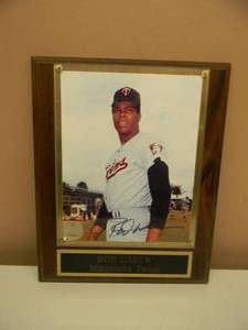 MINNESOTA TWINS HALL OF FAMER Rod Carew  AUTOGRAPHED PHOTO IN FRAMED PLAQUE - WITH COA - NICE - FANTASTIC PIECE - APPROX 11 By 14 - SEE PICTURES