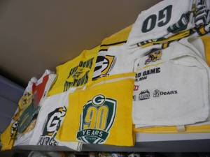 GREEB BAY PACKERS - LARGE COLLECTION OF GAME DAY TOWEL & MORE GIVEAWAYS - COOL GROUP - NICE - SEE PICTURES
