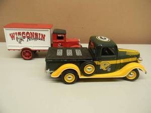 PACKERS & BADGERS DIE CAST TRUCKS By FLEER & ERTL - NICE - COOL SET - SEE PICTURES