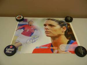 MIA HAMM US OLYMPIC TEAM TO VICTORY SIGNED PHOTO - NICE, READY FOR A FRAME - AWESOME PIECE - APPROX 22 By 16 - SEE PICTURES