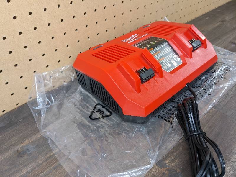 lot 49 image: New Milwaukee M18 18-Volt Lithium-Ion Dual Bay Rapid Battery Charger
