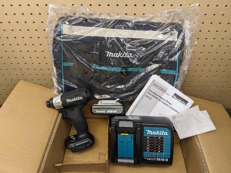 lot 17 image: Makita 18V LXT Sub-Compact Lithium-Ion Brushless Cordless Impact Driver Kit (1.5Ah)