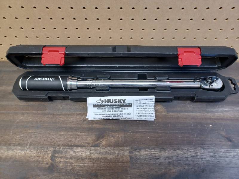 lot 123 image: Husky 20 ft. lbs. to 100 ft. lbs. 38 in. Drive Torque Wrench