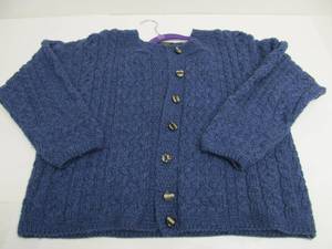lot 98 image: Excellent Vintage BLARNEY Wool Mills Ladies Wool Sweater - Blue - Size M