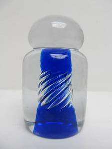 lot 104 image: Very Nice Vintage Spiraled Cobalt Blue Art Glass Paperweight