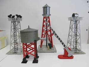 lot 10 image: Group of Large O Gauge LIONEL Train Towers etc