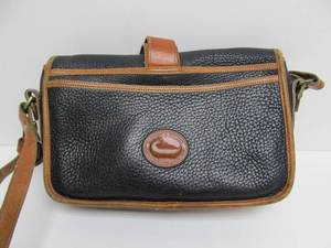 lot 52 image: Genuine DOONEY & BOURKE Leather Purse