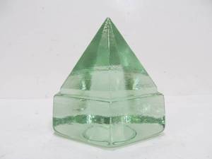 lot 76 image: Vintage Mid Century Peridot Green Glass Desk PyramidPaperweight