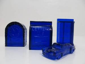 lot 82 image: Lot of 4 Vintage BOYD Cobalt Blue Glass Items