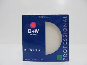 lot 83 image: Higher End German Made Black & White Photograph Camera Filter