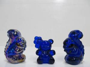 lot 84 image: Vintage BOYD Cobalt Blue Glass Squirrels & Teddy Bear