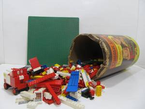 lot 132 image: Bin Full of Vantage Legos 