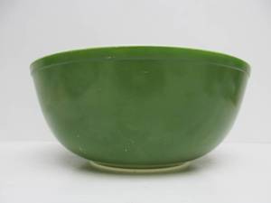 lot 207 image: Vintage PYREX Avocado Green Mixing Bowl