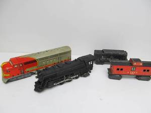 lot 146 image: Vintage O Scale Train Engines & 2 Cars
